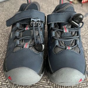 New, Size 9, kids, Keen Targhee Sport shoe, made with KeenDry/waterproof.